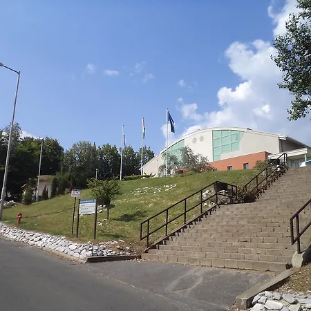Ostello Almagyardombi Kollegium Eger