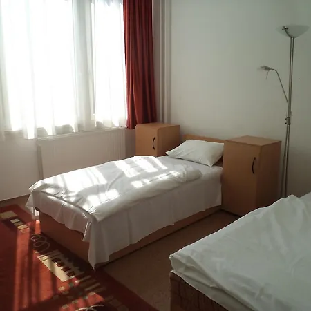 Ostello Almagyardombi Kollegium Eger