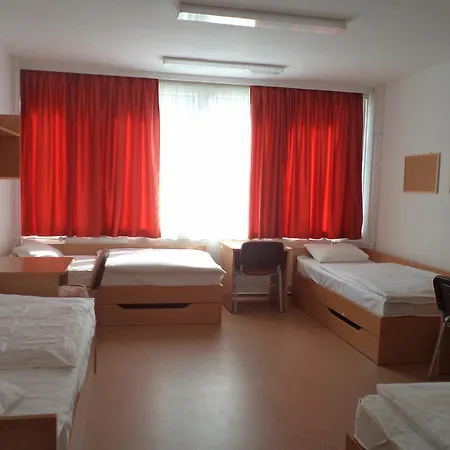 Ostello Almagyardombi Kollegium Eger