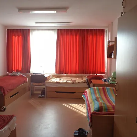 Ostello Almagyardombi Kollegium Eger