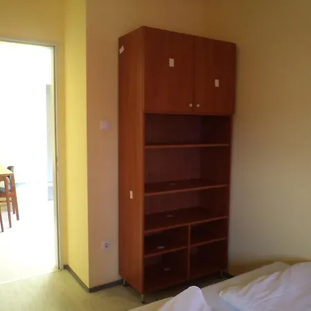 Ostello Almagyardombi Kollegium